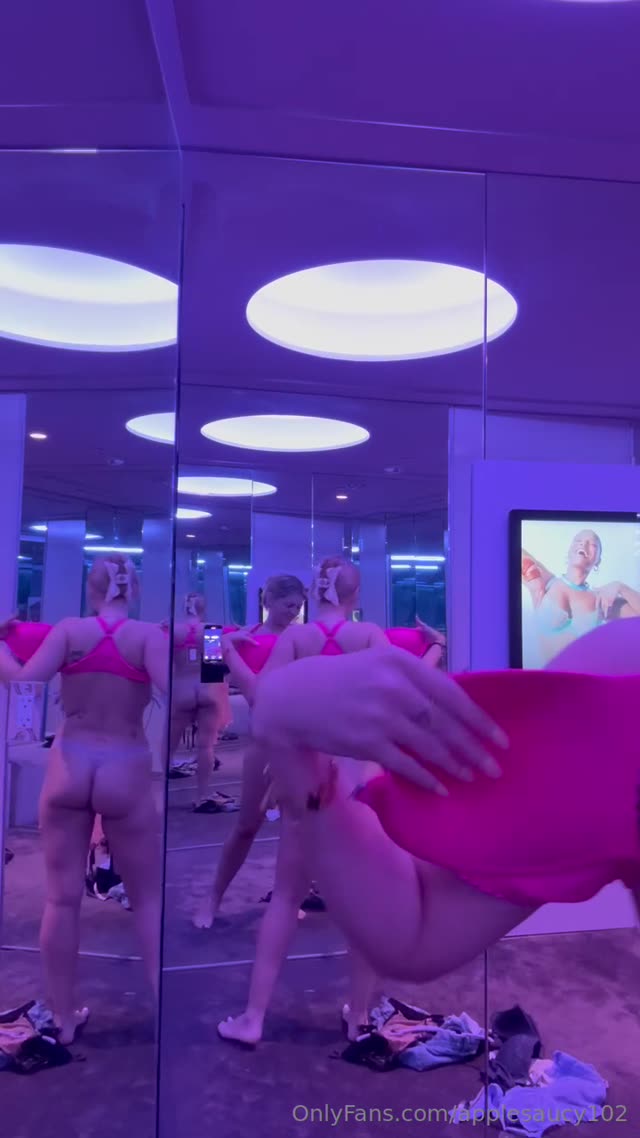 Applesaucy102 - video