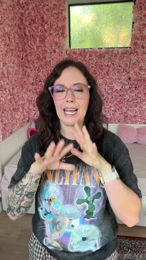 Megturney Megturney - video